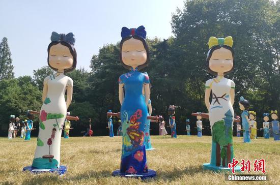 Dolls in Qipao on display in Hangzhou