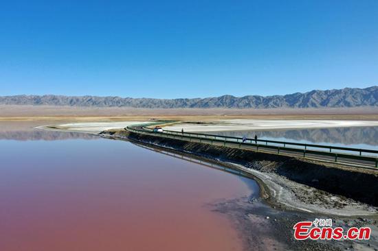 Xinjiang’s Huancai Lake in stunning autumn beauty 