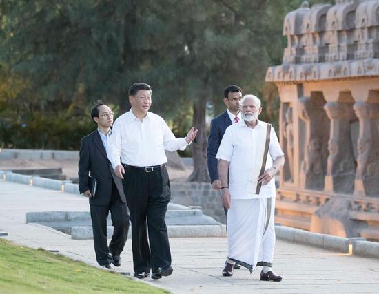 Indian Prime Minister Narendra Modi gives Chinese President Xi Jinping a guided tour of the Group of Monuments at Mahabalipuram, India, Oct. 11, 2019. Chinese President Xi Jinping met with Indian Prime Minister Narendra Modi in the southern Indian city of Chennai on Friday. (Xinhua/Wang Ye)