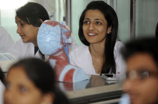 Indian students study at Ningxia Medical University in Yinchuan, northwest China's Ningxia Hui Autonomous Region. (Xinhua/Li Ran)