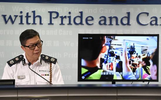 Hong Kong police show footage of a rioter slashing an officer's neck on Oct. 13, 2019. The police press briefing is held on Oct. 14, 2019. (Xinhua)