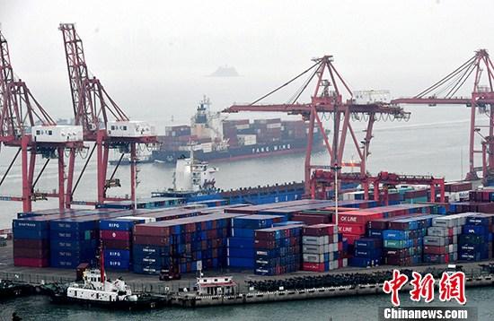 China's first self-built fully automated dock enters operation in Qingdao, Shandong Province