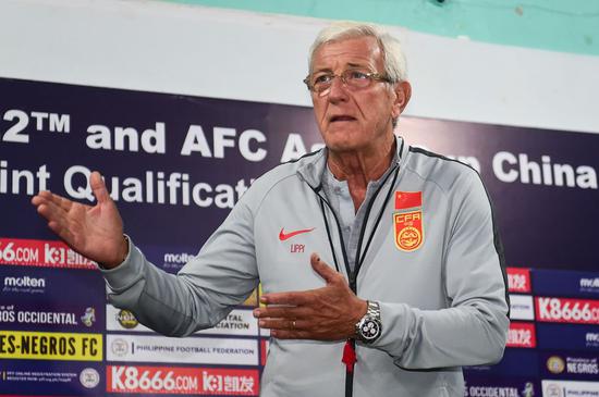 Lippi makes brief introduce of China's preparation for the World Cup Asian qualifier against the Philippines at the pre-game press conference in Bacolod on Oct. 14. (Xinhua/Du Yu)