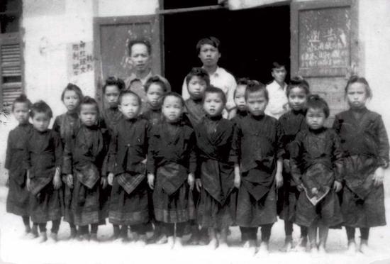 File photo of the first class for the Red Yao ethnic girls (Photo provided to Xinhua)