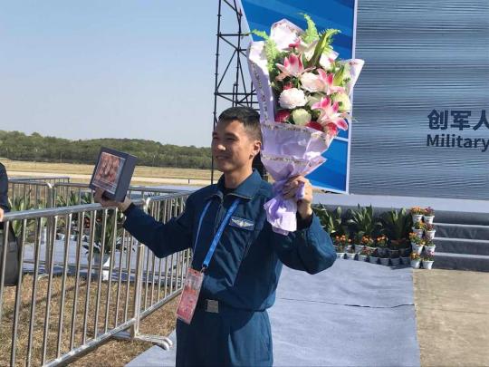 Liao Weihua wins the gold medal in the flying contest of the aeronautical pentathlon at the seventh CISM Military World Games in Wuhan, Hubei province on Oct. 19, 2019. (Photo by Zhang Yangfei/chinadaily.com.cn)