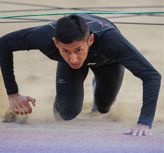 China's Pan breaks world record of men's individual obstacle run at Military World Games