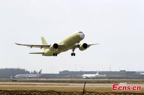 Photo shows a fifth prototype of China's large passenger jet C919 taking off from a runway at Shanghai Pudong International Airport, Oct. 24, 2019. (Photo/China News Service)
