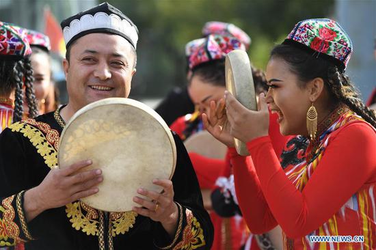 Actors prepare to perform during a culture and tourism festival themed on Dolan and Qiuci culture in Awat County of Aksu Prefecture, northwest China's Xinjiang Uygur Autonomous region, Oct. 25, 2019. The festival kicked off recently in Aksu Prefecture. (Xinhua/Sadat)