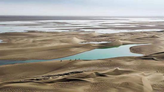Halaqi Lake reemerges after years of conservation efforts in Dunhuang West Lake National Nature Reserve Area of Northwest China’s Gansu Province. (Photo/Beijing News)