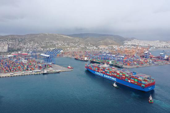 The aerial photo taken on Feb. 15, 2019 shows the COSCO Shipping Pisces approaching Piraeus port, Greece. (Xinhua/Wu Lu)