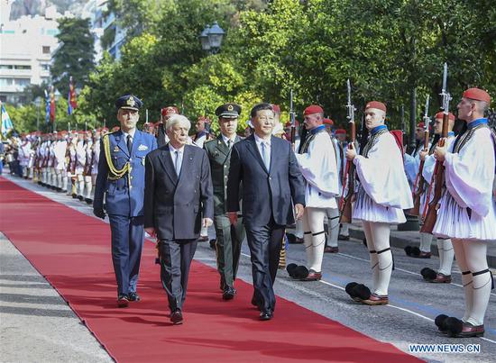 Chinese President Xi Jinping attends a welcome ceremony held by Greek President Prokopis Pavlopoulos before their talks in Athens, Greece, Nov. 11, 2019. (Xinhua/Xie Huanchi)
