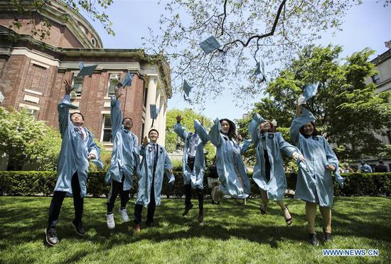 Graduate students from China pose for photos on campus after the Columbia University Commencement ceremony in New York, the United States, May 22, 2019. The Columbia University Commencement ceremony of the 265th academic year took place on Wednesday. More than 17,000 students from Columbia's 18 schools and affiliates graduated this year. (Xinhua/Wang Ying)