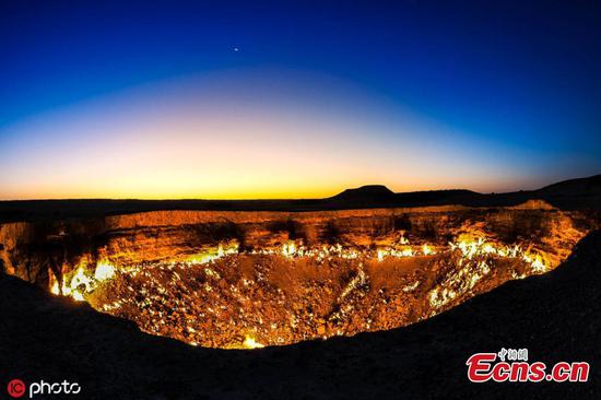 Travel to Darvaza gas crater-The 'gate to hell' in Turkmenistan