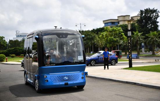 An unmanned bus is pictured at Hainan Boao Lecheng International Medical Tourism Pilot Zone in Boao, south China's Hainan Province, March 27, 2019. (Xinhua/Guo Cheng)