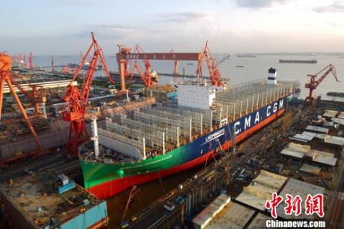 A  LNG-powered ship enters the water in Shanghai. (Photo by Yao Feng / For China Daily)