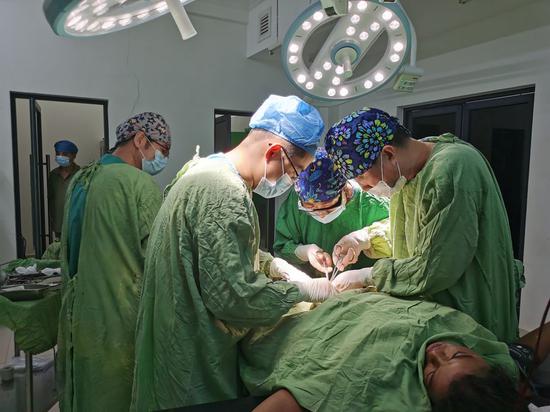 Photo taken on Nov. 28, 2019, in Abu Osher, Sudan, shows doctors of the 35th Chinese medical team in Sudan racing against death to save the life of a pregnant Sudanese woman under critical situation. (The 35th Chinese medical team in Sudan via Xinhua)