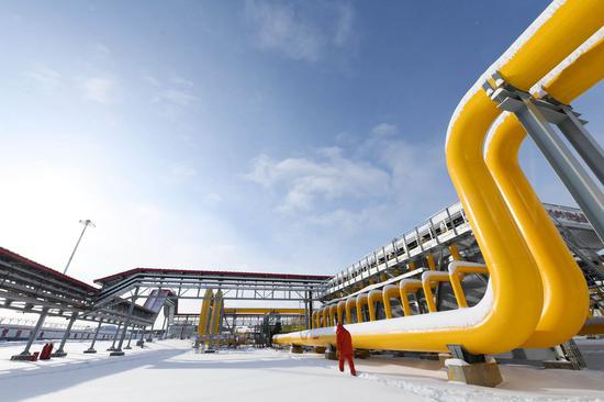 A staff member walks past pipelines in a section of the China-Russia east-route natural gas pipeline in Heihe, northeast China's Heilongjiang Province, Nov. 19, 2019. (Xinhua/Wang Jianwei)