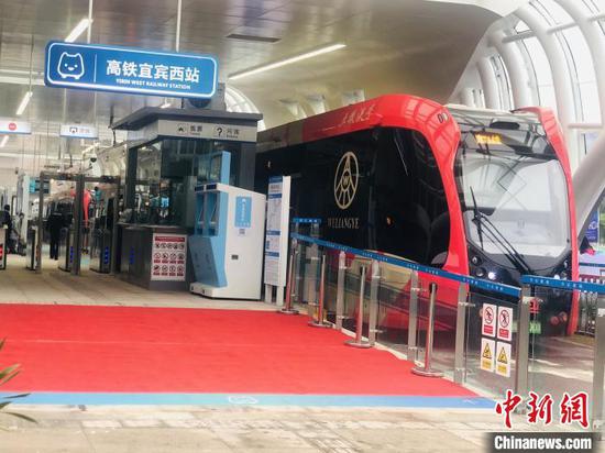  The world's first Autonomous Rail Rapid Transit  for commercial use was officially launched in Yibin, Sichuan Province, Dec. 5, 2019. (Photo/China News Service)