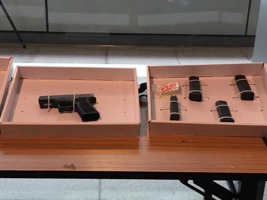 Photo shows weapon seized by Hong Kong police on Dec. 8, 2019. (Source: TVB)