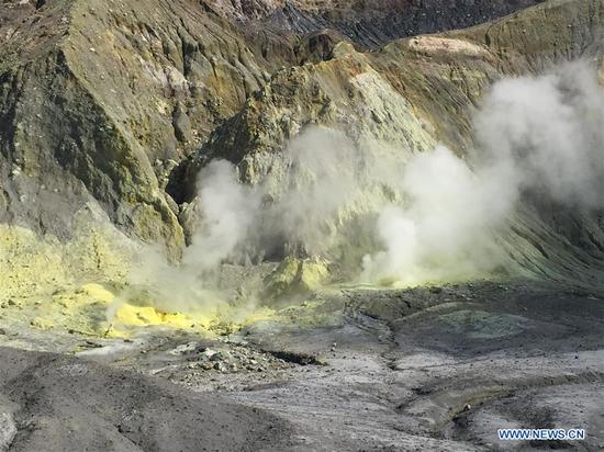 File photo taken on Sept. 30, 2015 shows the landform at New Zealand's White Island. One person was dead in a volcanic eruption in New Zealand's White Island in the Eastern Bay of Plenty of the North Island on Monday about 2:11 p.m. local time (0111 GMT), with more casualties likely, according to the police. The rescue operation is too dangerous to carry out now, the police said. (Xinhua/Tian Ye)