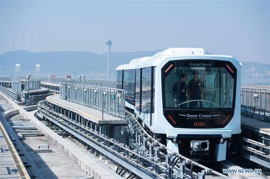Light rail opens to public in China's Macao