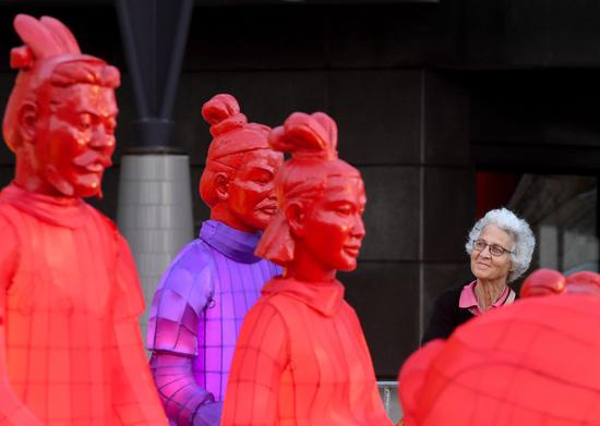 Terracotta Warrior lanterns are on display outside the National Museum of New Zealand to celebrate the Chinese Lunar New Year in Wellington, New Zealand, Feb. 5, 2019. (Xinhua/Guo Lei)