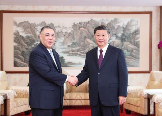 Chinese President Xi Jinping meets with outgoing Chief Executive of the Macao Special Administrative Region Chui Sai On in Macao, Dec. 18, 2019. (Xinhua/Li Tao)