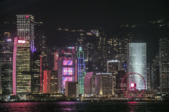 This photo shows the evening view at tourist attraction Victoria Harbour, Hong Kong, China. (Xinhua)