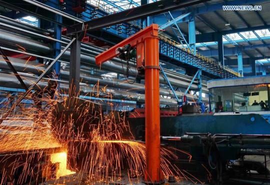 Photo taken on July 22, 2018 shows a production line of H-shaped steel in Qian'an, North China's Hebei province. (Photo/Xinhua)
