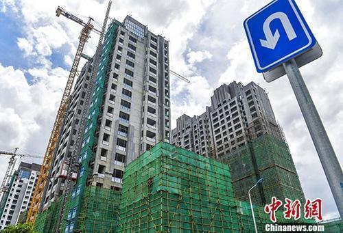 A residential building under the construction. (File photo/China News Service)