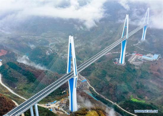 Mega bridge opens to traffic in southwest China