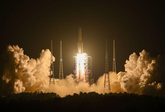 Long March-5 Y3 blasts off from Wenchang Space Launch Center in south China's Hainan Province, Dec. 27, 2019. The rocket, coded as Long March-5 Y3, blasted off from the coastal launch center, carrying the Shijian-20 technological experiment satellite weighing over eight tonnes, the heaviest and most advanced communications satellite of the country. (Xinhua/Chen Yehua)