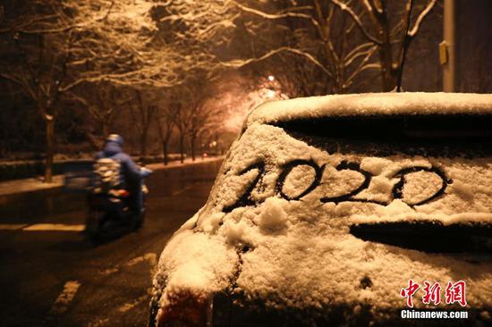 Beijing embraces first snowfall in 2020