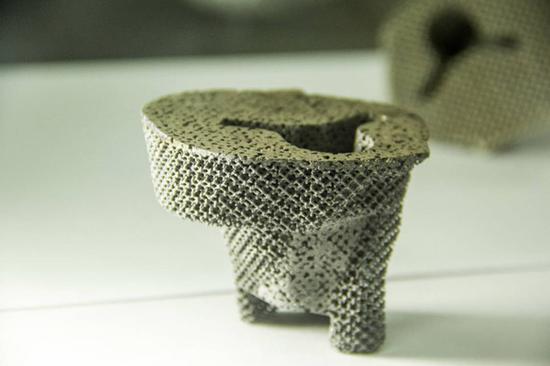 File photo: A 3D-printed tantalum joint. (Photo provided to chinadaily.com.cn)
