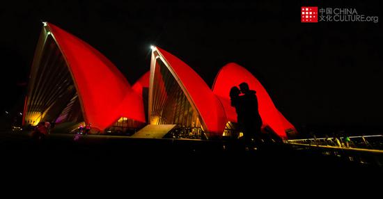 The Sydney Opera House goes “China Red” for the Chinese New Year, Sydney, Australia, January 2017. (Photo by Zeng Hanchao)