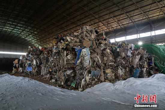 The Tianjin Customs destroys solid waste in Oct. 23, 2018. (File photo/China News Service)