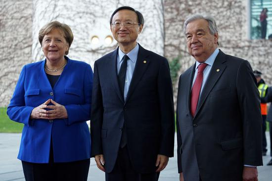 German Chancellor Angela Merkel (L) and UN Secretary-General Antonio Guterres (R) welcome Chinese President Xi Jinping's special envoy Yang Jiechi (C), a member of the Political Bureau of the Communist Party of China (CPC) Central Committee and director of the Office of the Foreign Affairs Commission of the CPC Central Committee, in Berlin, Germany, Jan. 19, 2020.(Xinhua/Wang Qing)