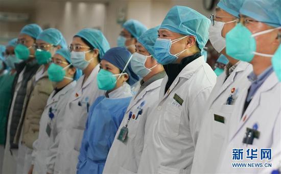 Over 30 medical staff from Wuhan Union Hospital's Internal Medicine Department have volunteered to form a support team to combat pneumonia outbreak caused by novel coronavirus. They will soon be assigned to a local fever clinic. /Xinhua