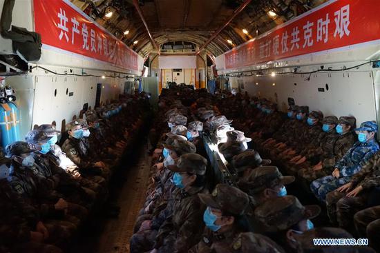 Military medical staff arrive in Wuhan
