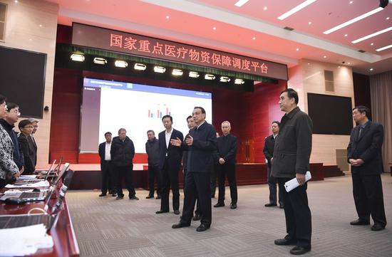 Chinese Premier Li Keqiang talks with staff members at a national coordination center of key medical supplies for epidemic prevention and control on Feb. 1, 2020. (Xinhua/Zhang Ling)