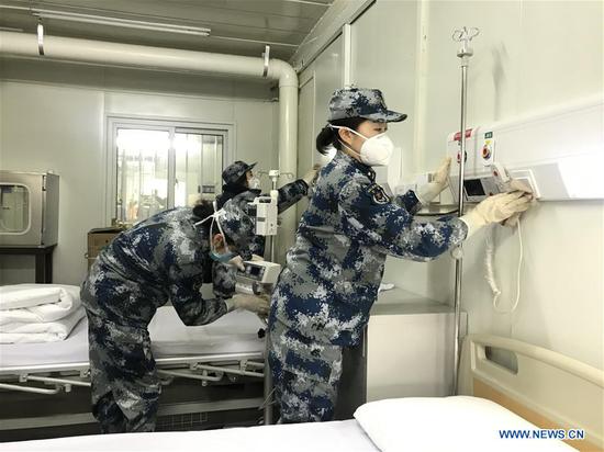 Medical staff make final preparations at Huoshenshan Hospital 