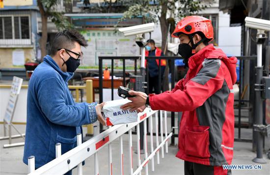 Deliveryman works during Spring Festival holidays in Xi'an