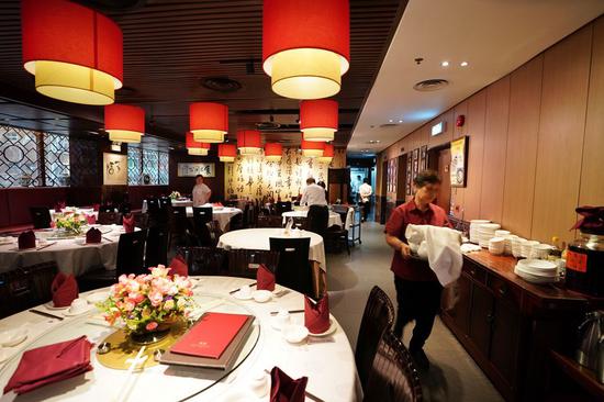 Photo taken on Aug. 20, 2019 shows an indoor view of Hangzhou Restaurant in Hong Kong, south China. (Xinhua/Qin Qing)