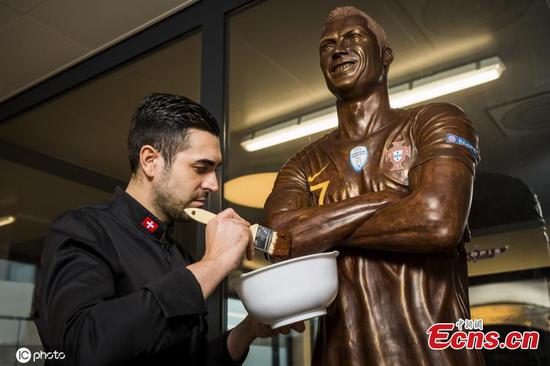 Chocolatier creates life-size sculpture of Cristiano Ronaldo