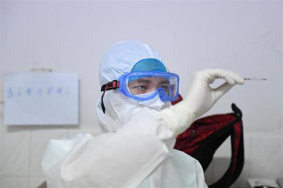Young male nurse volunteers to join battle against epidemic in central China's Hunan