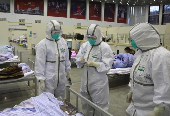 Medical workers work at "Wuhan Livingroom" in Wuhan, central China's Hubei Province, Feb. 8, 2020. (Photo by Gao Xiang/Xinhua)