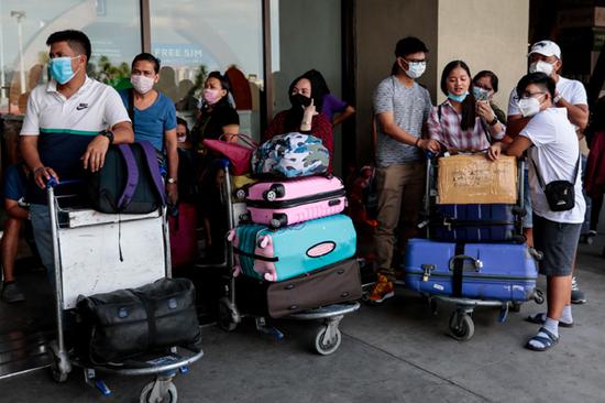 Passengers with protective masks wait at the departure area, following confirmed cases of coronavirus in the country, at Ninoy Aquino International Airport, in Manila, Philippines February 5, 2020. (Photo/Agencies)