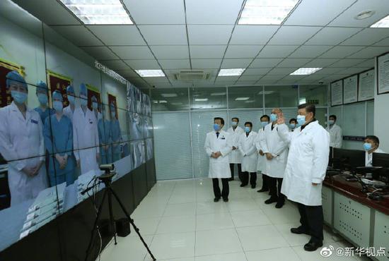 Xi Jinping, general secretary of the Communist Party of China Central Committee, inspects the Beijing Ditan Hospital, a designated institution treating the novel coronavirus pneumonia, on Feb. 10， 2020. （Photo/Xinhua）