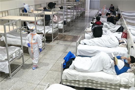 Patients have been admitted into the mobile cabin hospital in Wuhan on Feb 5, 2020. [Photo by Yuan Zheng/for chinadaily.com.cn]