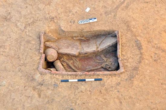 This undated photos shows a discovered pottery coffin in Daqahilia province, Egypt. (Egyptian Ministry of Tourism and Antiquities/Handout via Xinhua)